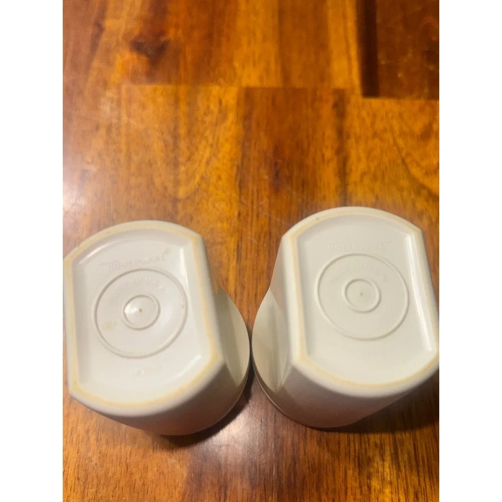 Tupperware Modular Mates Spice Shakers Set of 2 Beige Kitchen Storage